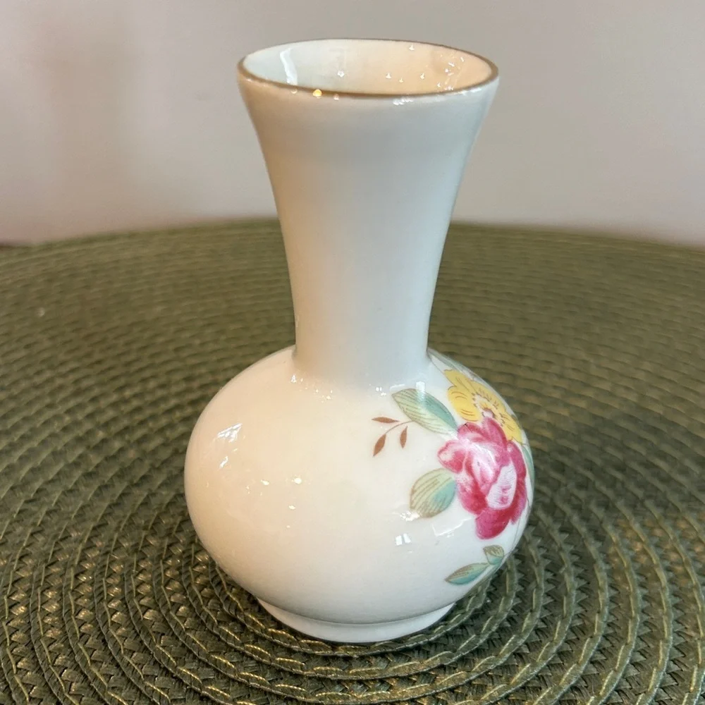 Vtg China Decorative Ceramic Floral Pattern Mini Gold Rimmed Bud Vase 3.75 inch.